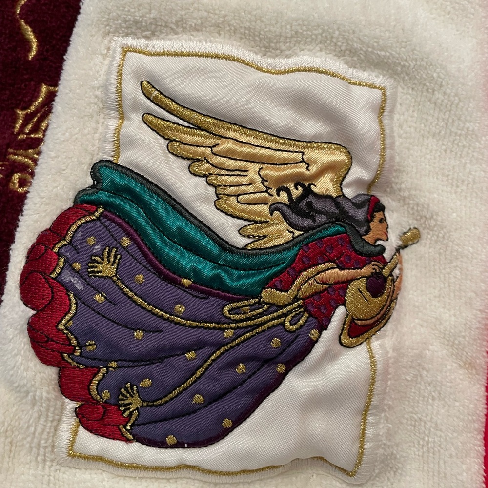 4 bathroom Christmas towels - Picture 3 of 6